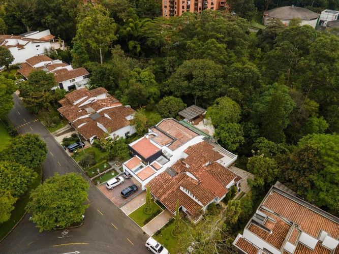 Casa de 4 alcobas en venta en El Campestre, Medellín, 400 m² · foto 2 de 9