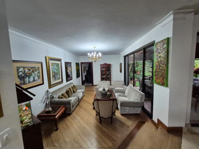 Casa de 4 alcobas en venta en El Diamante No. 2, Medellín, 318 m² · foto 11 de 24