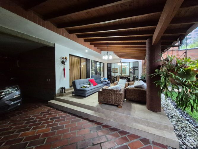 Casa de 4 alcobas en venta en El Diamante No. 2, Medellín, 318 m² · foto 16 de 24