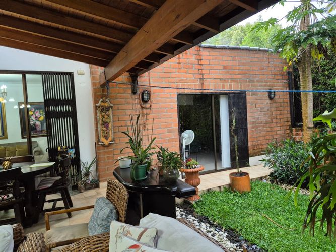 Casa de 4 alcobas en venta en El Diamante No. 2, Medellín, 318 m² · foto 19 de 24