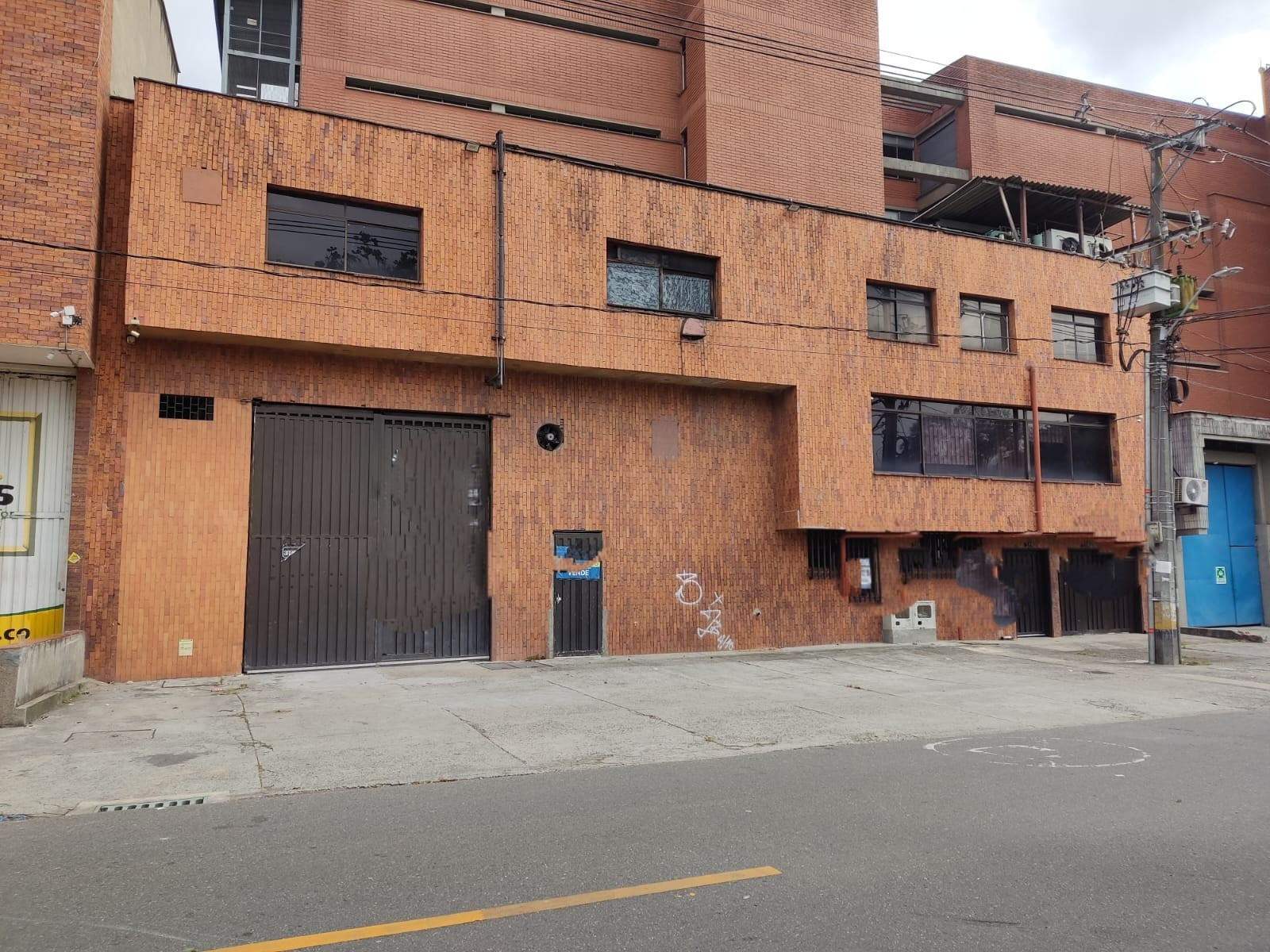 Warehouse in Urbanizacion villa jardin i etapa (950 m²) for Sale