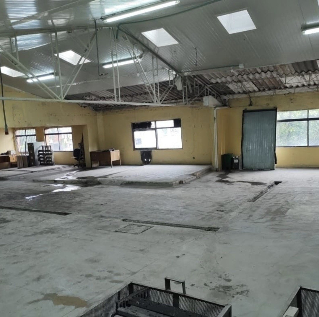 Warehouse in Urbanizacion villa jardin i etapa (950 m²) for Sale - 3