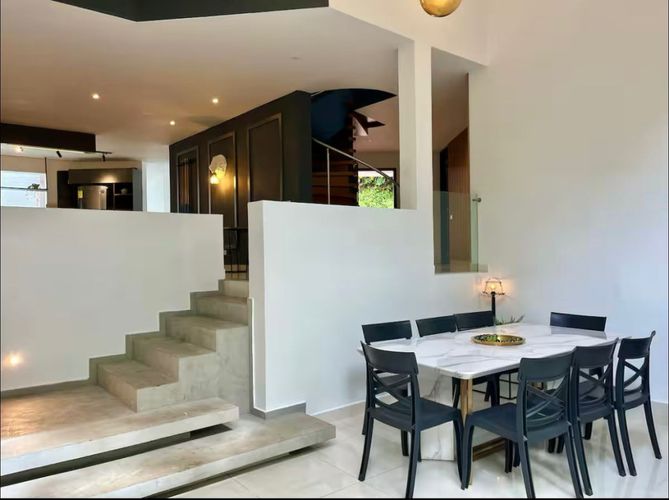 Casa de 5 alcobas en venta en El Tesoro, Medellín, 260 m² · foto 2 de 10
