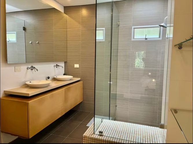 Casa de 5 alcobas en venta en El Tesoro, Medellín, 260 m² · foto 5 de 10
