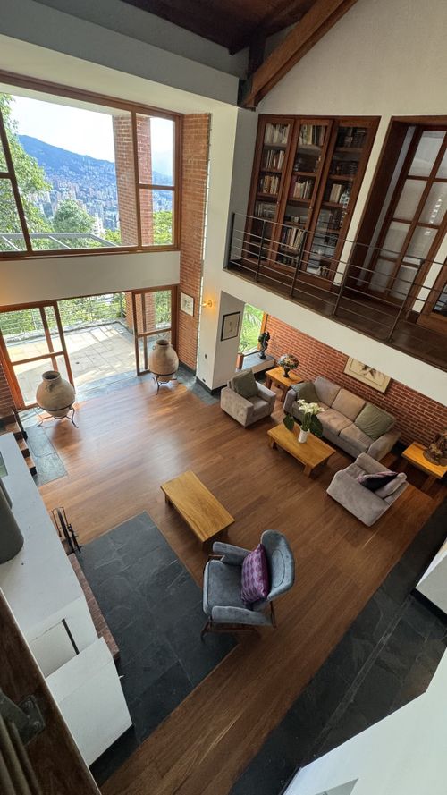 Casa de 5 alcobas en venta en El Poblado, Medellín, 750 m² · foto 3 de 18