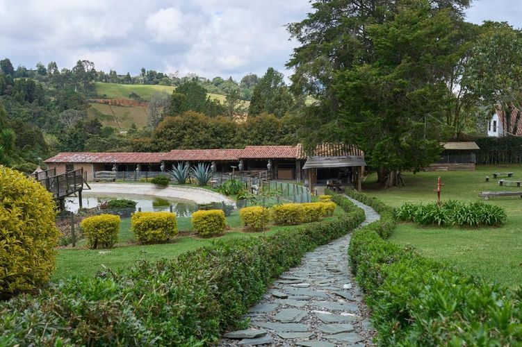 Casa de 6 alcobas en venta en San Diego, Medellín, 900 m² · foto 2 de 16