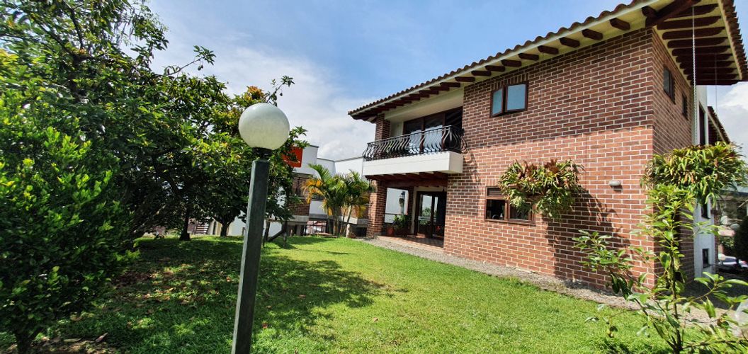 Casa de 3 alcobas en venta en Centro, La Estrella, 320 m² · foto 2 de 24