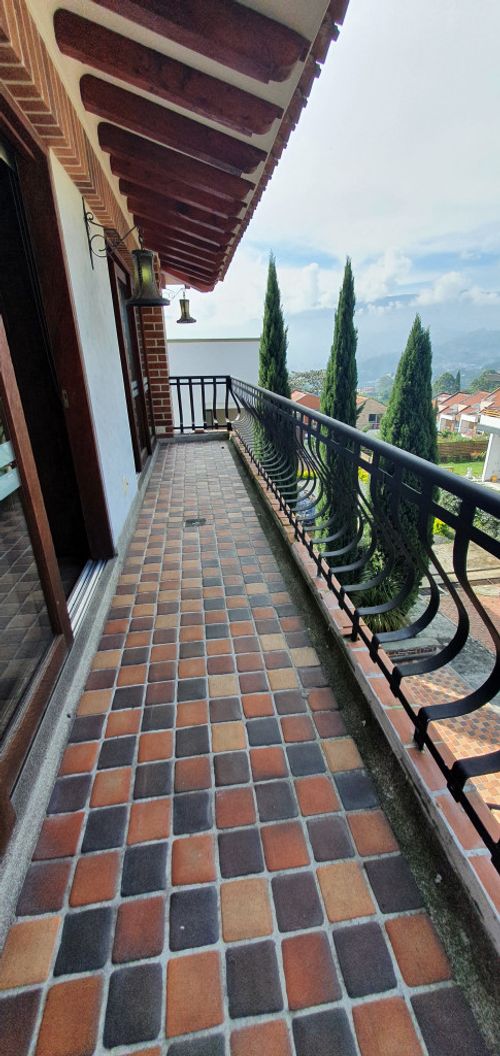 Casa de 3 alcobas en venta en Centro, La Estrella, 320 m² · foto 10 de 24