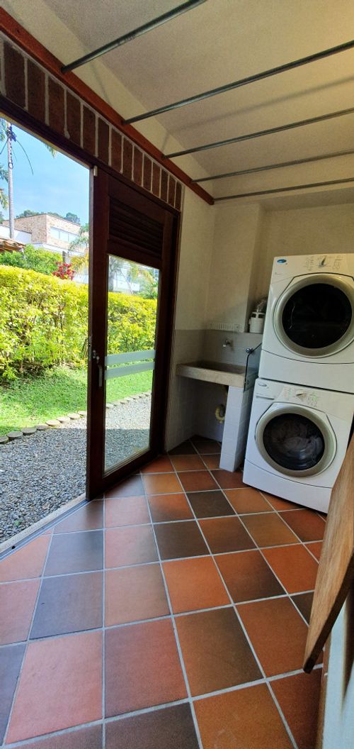 Casa de 3 alcobas en venta en Centro, La Estrella, 320 m² · foto 20 de 24