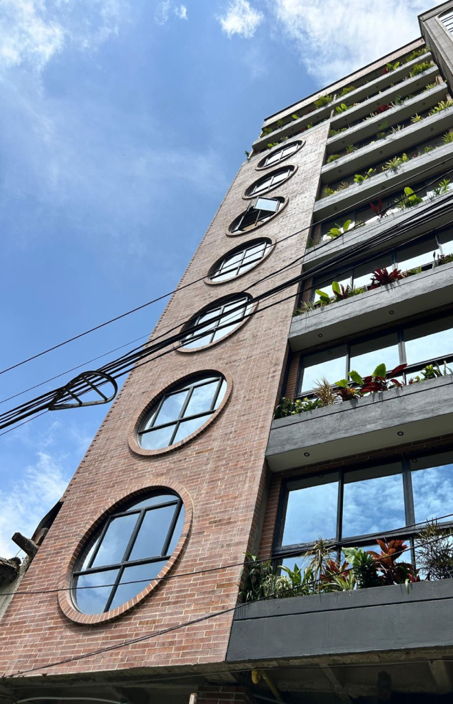 20BR Building in Laureles (1574 m²) for Sale