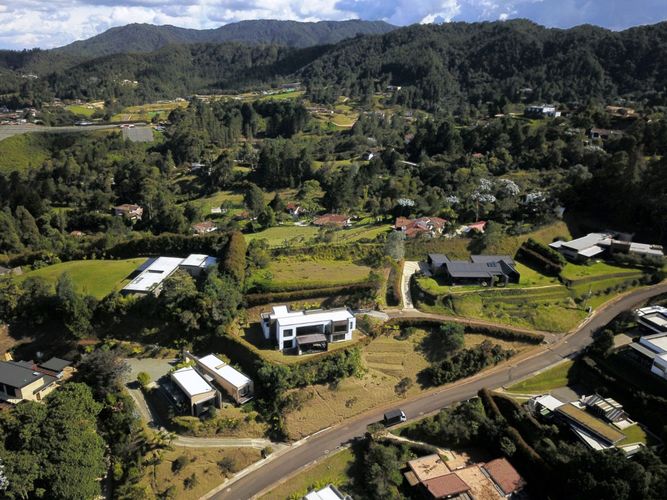 Casa de 4 alcobas en venta en Loma Del Escobero, Envigado · foto 6 de 24
