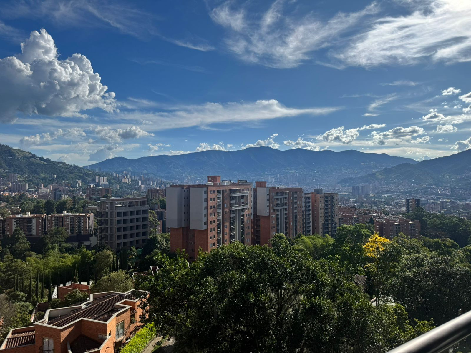 Apartamento en venta en Loma Del Esmeraldal, Envigado · foto 4 de 12