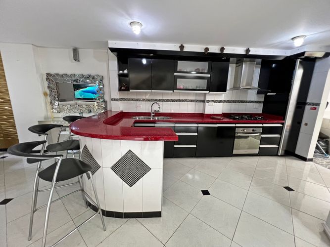 Casa de 5 alcobas en venta en La Base, Cali, 396 m² · foto 5 de 24