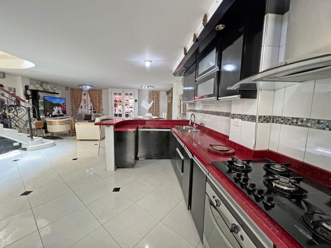 Casa de 5 alcobas en venta en La Base, Cali, 396 m² · foto 6 de 24