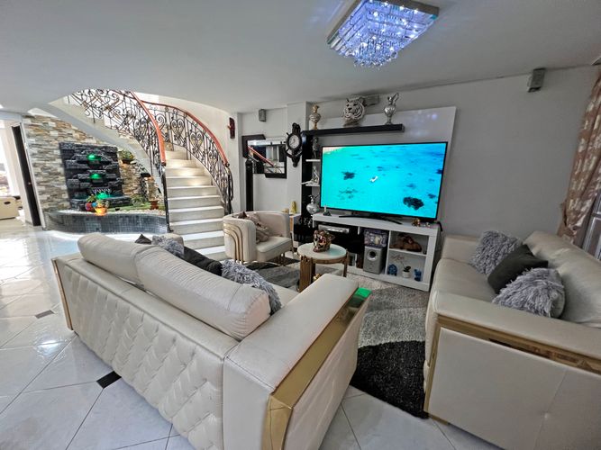 Casa de 5 alcobas en venta en La Base, Cali, 396 m² · foto 7 de 24