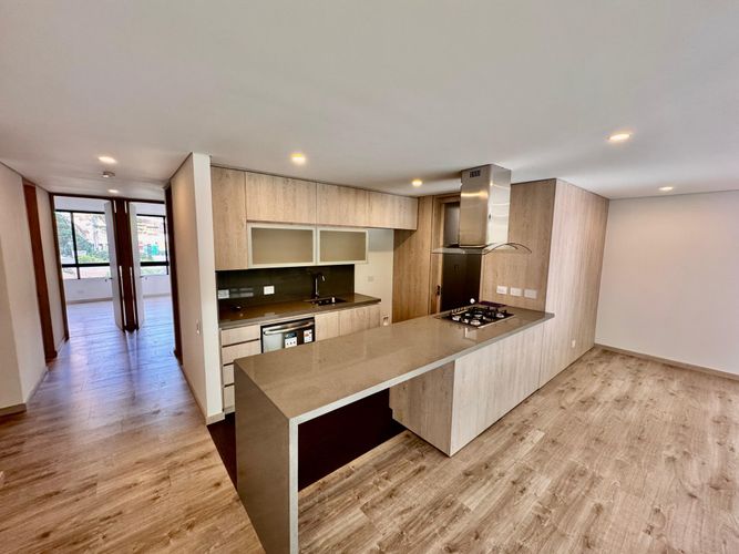 Apartamento de 3 alcobas en venta en Altos Del Poblado, Medellín, 121 m² · foto 6 de 24
