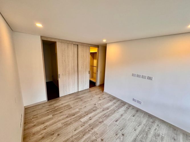 Apartamento de 3 alcobas en venta en Altos Del Poblado, Medellín, 121 m² · foto 10 de 24