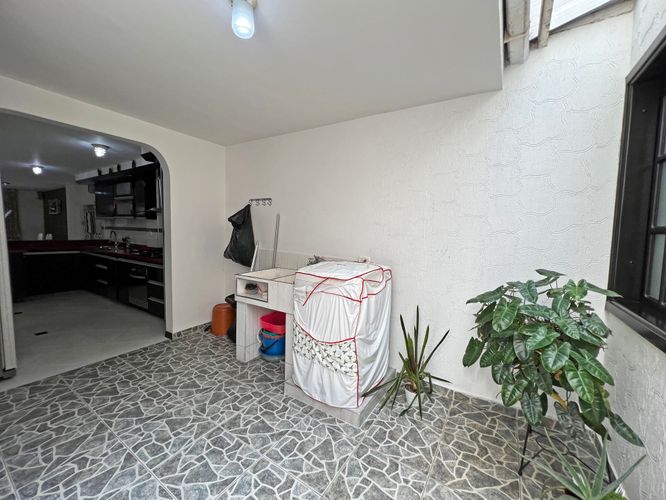 Casa de 5 alcobas en venta en La Base, Cali, 396 m² · foto 10 de 24