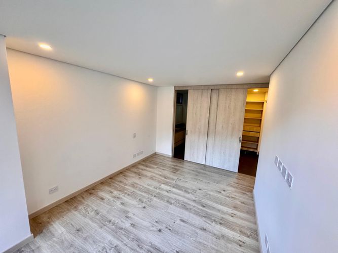 Apartamento de 3 alcobas en venta en Altos Del Poblado, Medellín, 121 m² · foto 18 de 24