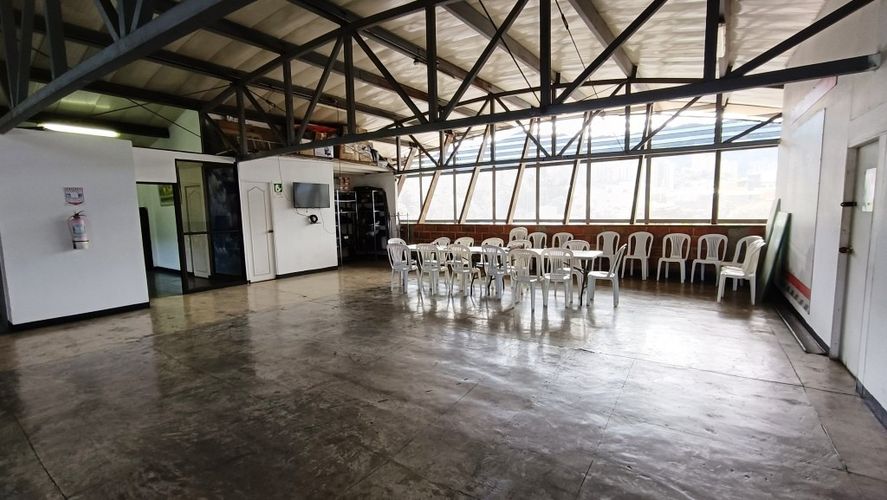 Bodega en venta en La Esmeralda, Itagüí, 1363 m² · foto 10 de 22