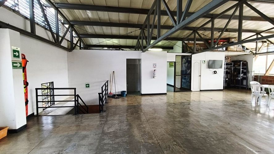 Bodega en venta en La Esmeralda, Itagüí, 1363 m² · foto 11 de 22