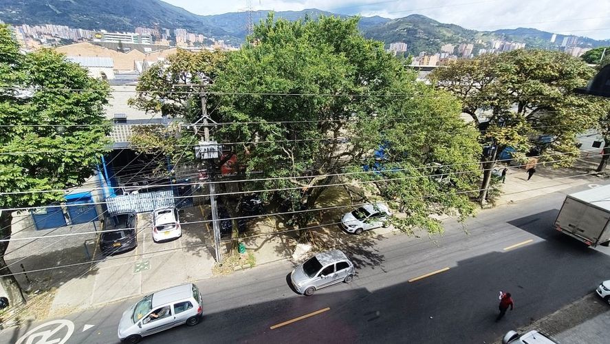 Bodega en venta en La Esmeralda, Itagüí, 1363 m² · foto 14 de 22