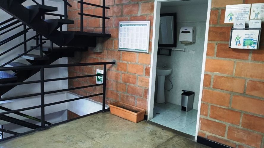 Bodega en venta en La Esmeralda, Itagüí, 1363 m² · foto 18 de 22