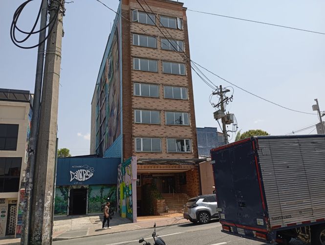 Edificio en venta en El Poblado, Medellín, 1726 m² · foto 2 de 4