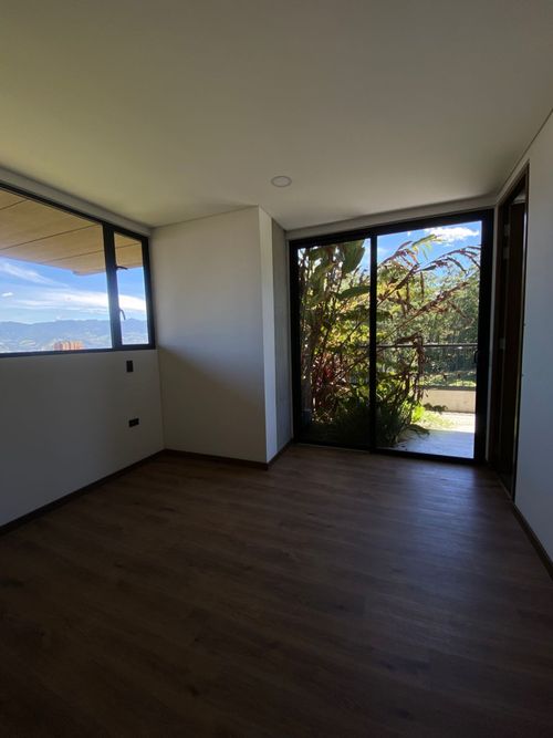 Apartamento de 3 alcobas en venta en El Poblado, Medellín, 135 m² · foto 7 de 10