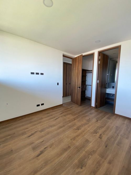 Apartamento de 3 alcobas en venta en El Poblado, Medellín, 135 m² · foto 8 de 10