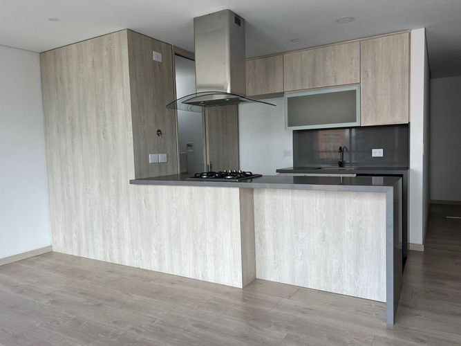 Apartamento de 2 alcobas en venta en Altos Del Poblado, Medellín, 91 m² · foto 8 de 16