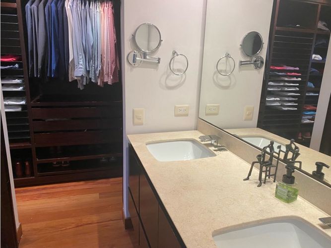 Casa de 3 alcobas en venta en Santa Barbara Alta, Bogotá, 403 m² · foto 23 de 24