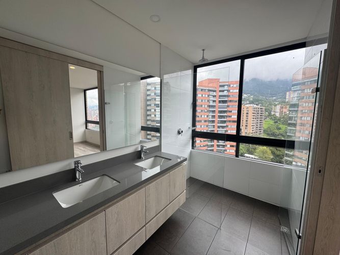 Apartamento de 3 alcobas en venta en Belén, Medellín, 121 m² · foto 13 de 21