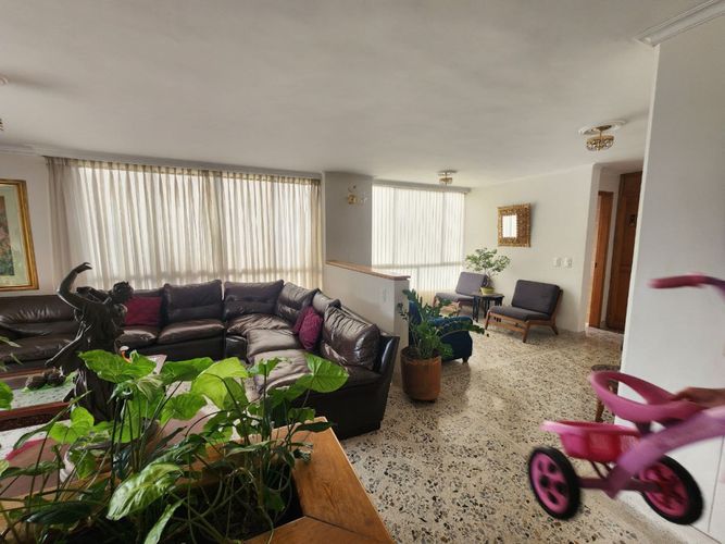 Apartamento de 4 alcobas en venta en Belén, Medellín, 253 m² · foto 3 de 24