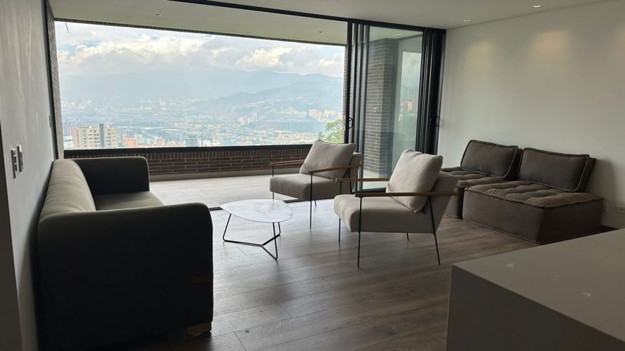Apartamento en venta en El Poblado, Medellín · foto 2 de 14