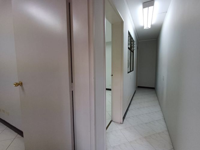 Oficina en venta en Laureles, Medellín, 146 m² · foto 6 de 24
