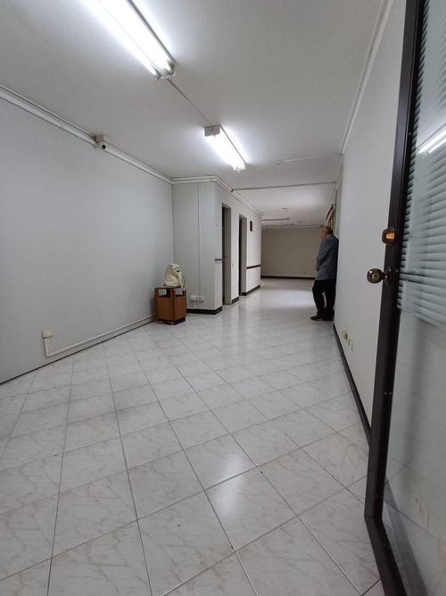 Oficina en venta en Laureles, Medellín, 146 m² · foto 19 de 24