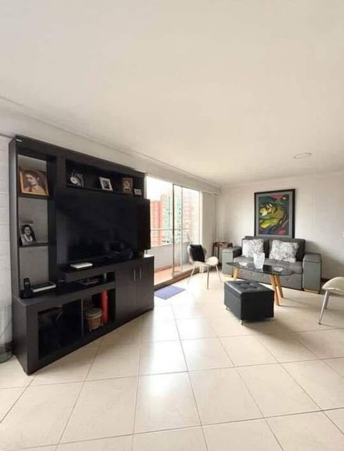 Apartamento de 3 alcobas en venta en Loma De Los Bernal, Medellín, 93 m² · foto 7 de 14
