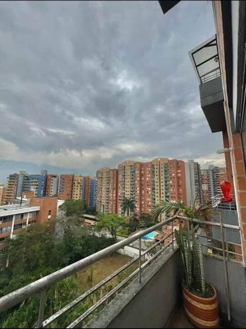 Apartamento de 3 alcobas en venta en Loma De Los Bernal, Medellín, 93 m² · foto 13 de 14