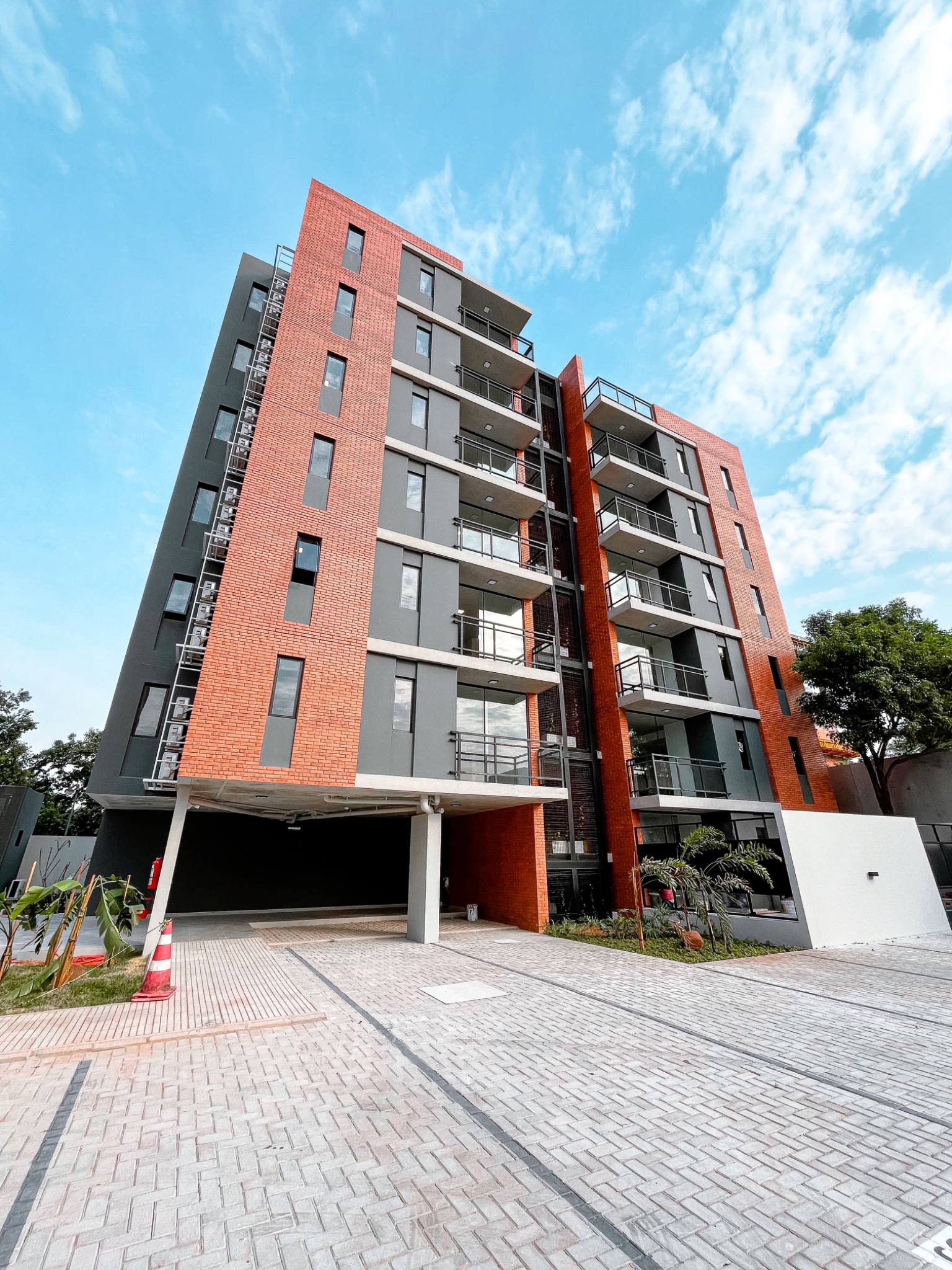 VENDO DEPARTAMENTO DE 1 DORMITORIO CON COCHERA EN LUQUE - INSIGNIA SOHO 2 — foto 2