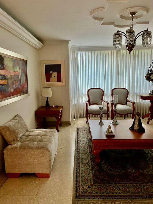 Casa de 3 alcobas en venta en El Castillo, Medellín, 336 m² · foto 7 de 22