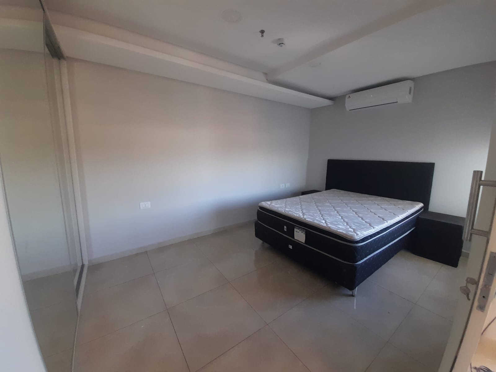 Alquilo dpto de 1 dormitorio semi amoblado sobre Sta.Teresa. — foto 2