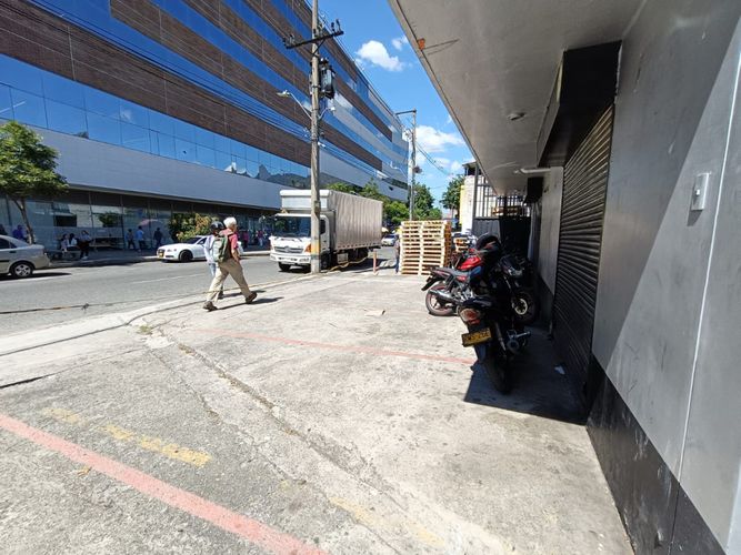 Bodega en venta en El Poblado, Medellín, 780 m² · foto 4 de 8