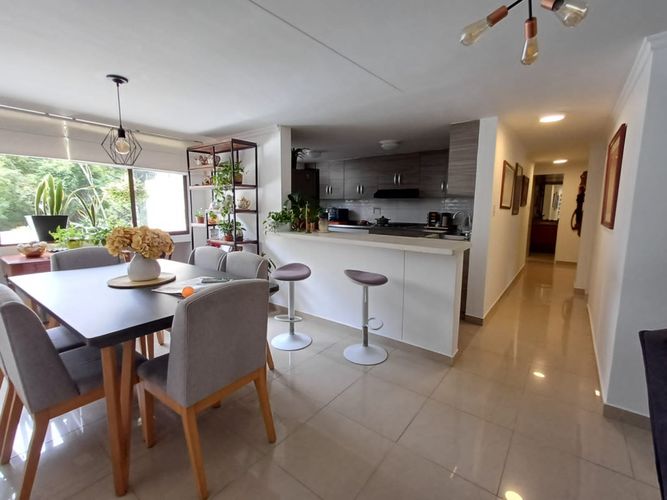 Apartamento de 3 alcobas en venta en El Poblado, Medellín, 111 m² · foto 2 de 24