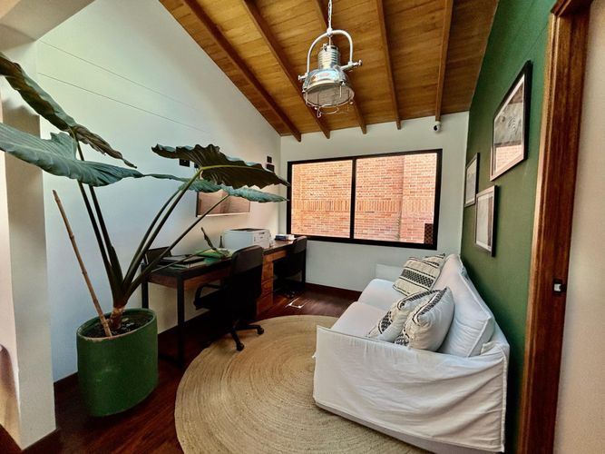 Casa de 3 alcobas en venta en El Diamante No. 2, Medellín, 310 m² · foto 10 de 24