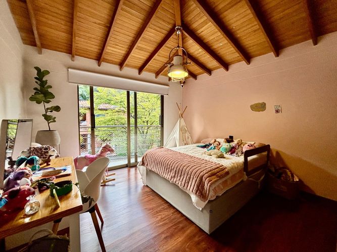 Casa de 3 alcobas en venta en El Diamante No. 2, Medellín, 310 m² · foto 18 de 24