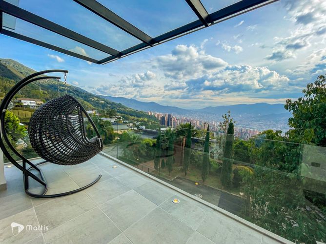 Casa de 4 alcobas en venta en Las Palmas, Medellín, 730 m² · foto 2 de 24