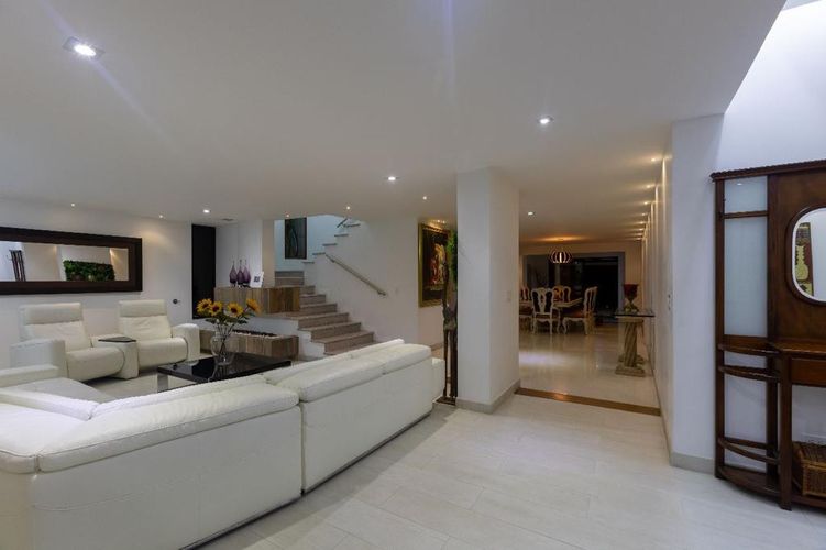Casa de 4 alcobas en venta en El Campestre, Medellín, 538 m² · foto 2 de 14
