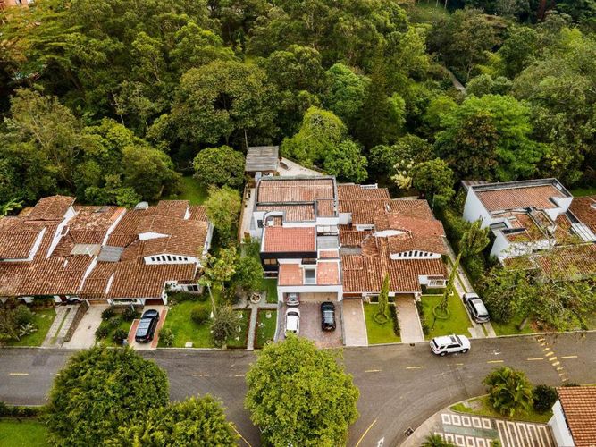 Casa de 4 alcobas en venta en El Campestre, Medellín, 538 m² · foto 13 de 14
