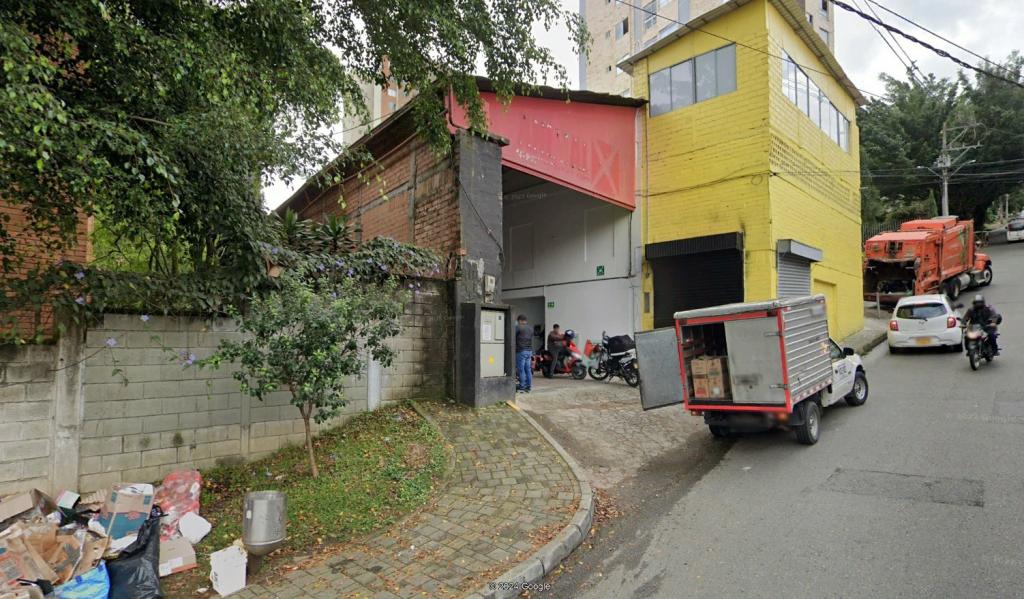 Warehouse in El tesoro (650 m²) for Sale